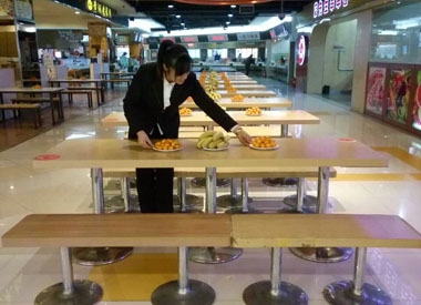 給城市美容師送去冬日的暖陽——濰坊銀座美食廣場(chǎng)舉辦“冬日暖心”公益活動(dòng)