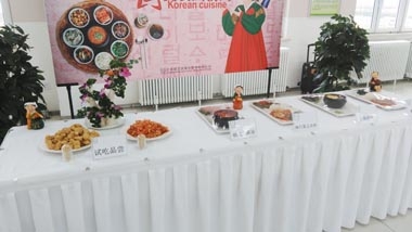 美食活動(dòng)展臺(tái) 美食活動(dòng)展臺(tái)